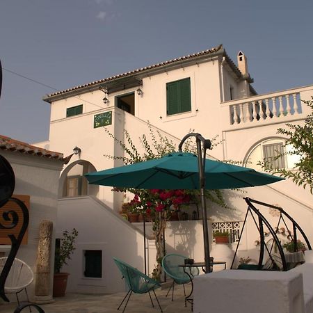 Готель Condillia II Spetses Town Екстер'єр фото