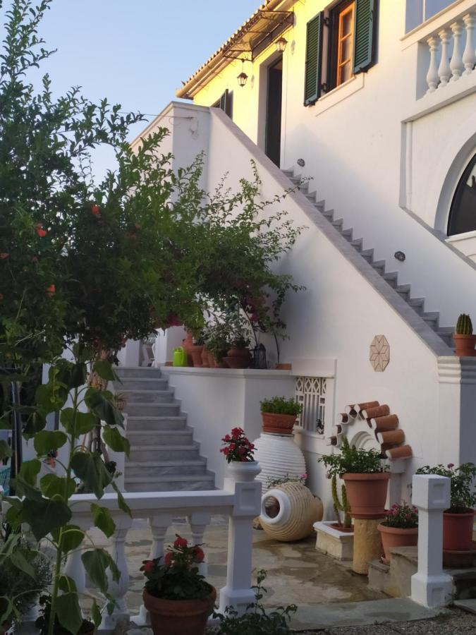 Готель Condillia II Spetses Town Екстер'єр фото