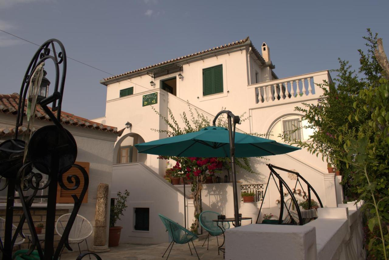 Готель Condillia II Spetses Town Екстер'єр фото