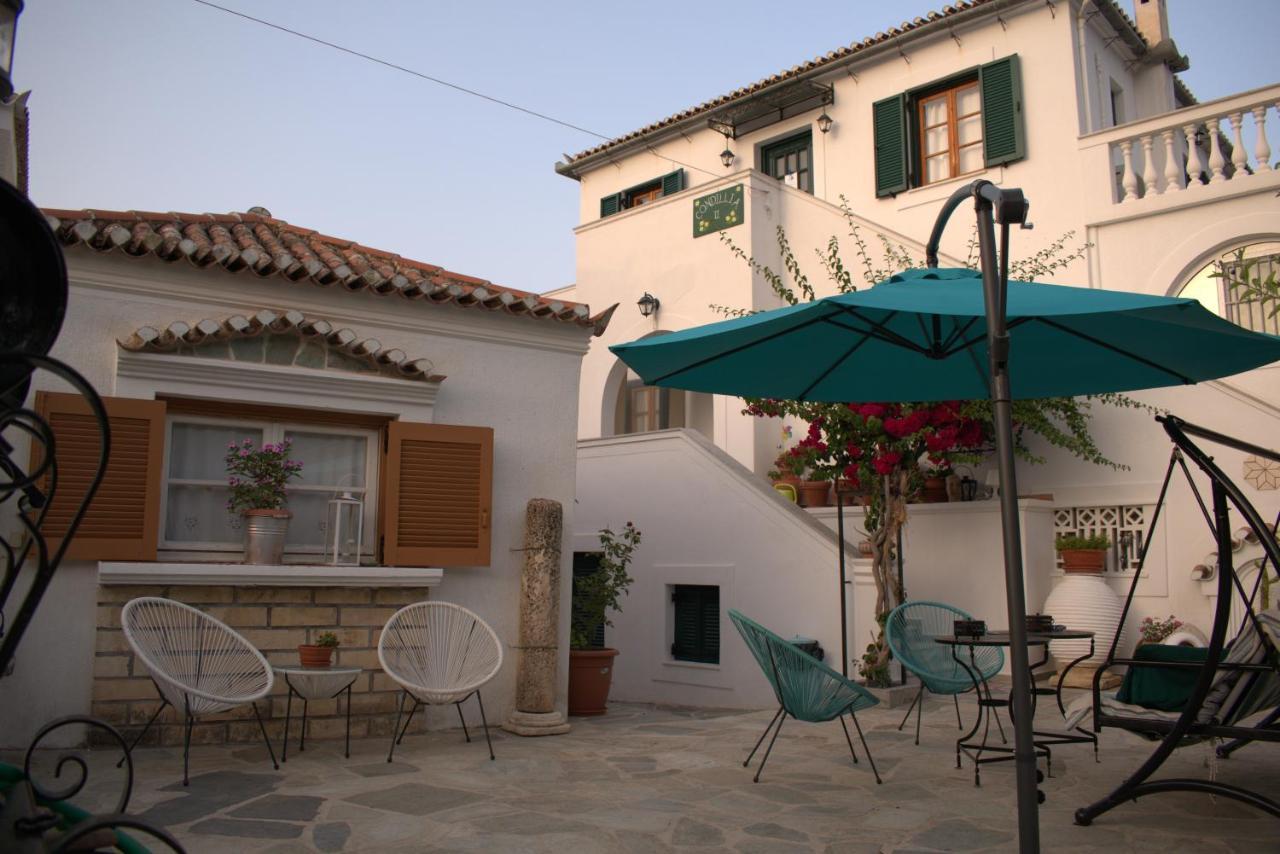 Готель Condillia II Spetses Town Екстер'єр фото