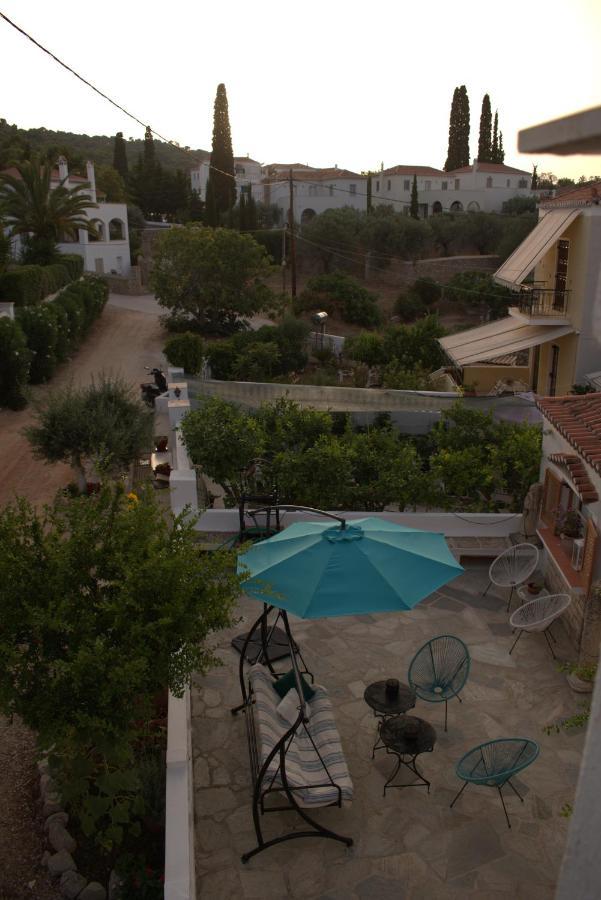 Готель Condillia II Spetses Town Екстер'єр фото
