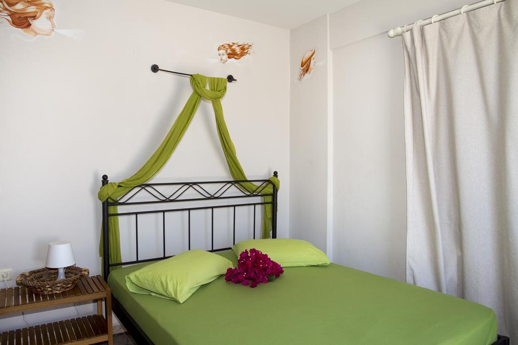 Готель Condillia II Spetses Town Екстер'єр фото