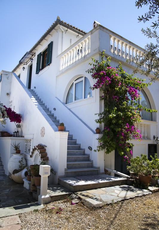 Готель Condillia II Spetses Town Екстер'єр фото