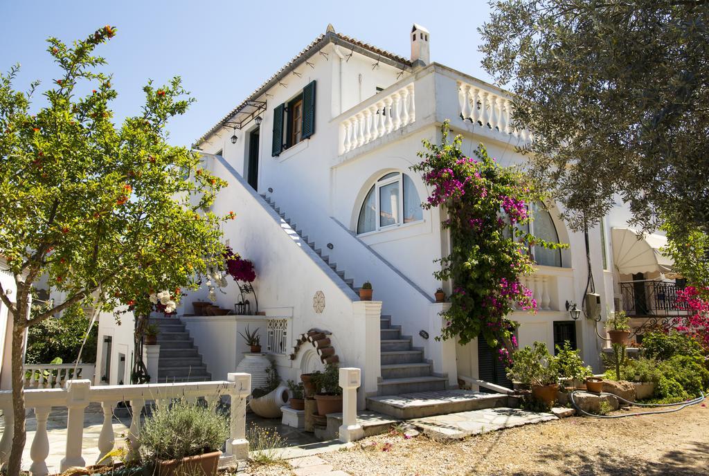 Готель Condillia II Spetses Town Екстер'єр фото
