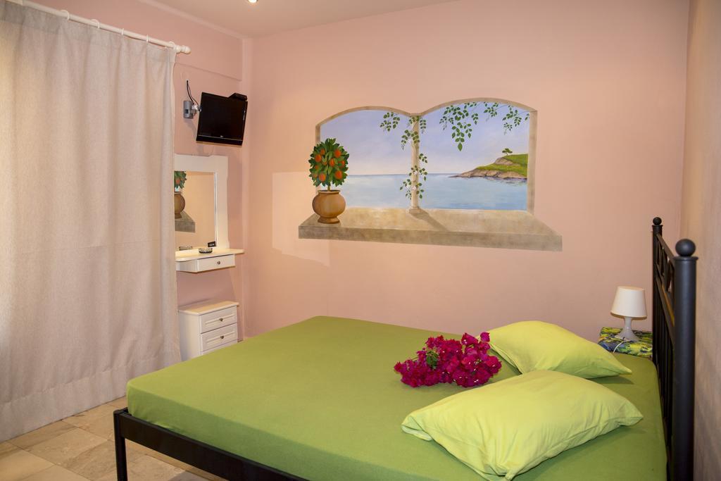 Готель Condillia II Spetses Town Екстер'єр фото