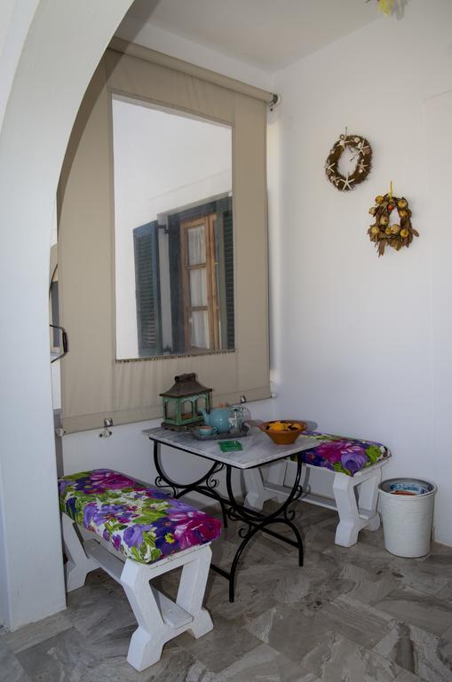 Готель Condillia II Spetses Town Екстер'єр фото