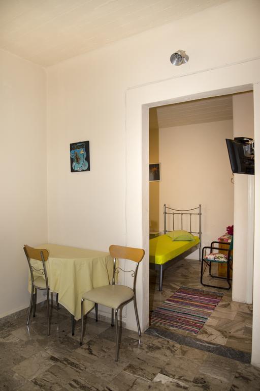 Готель Condillia II Spetses Town Екстер'єр фото
