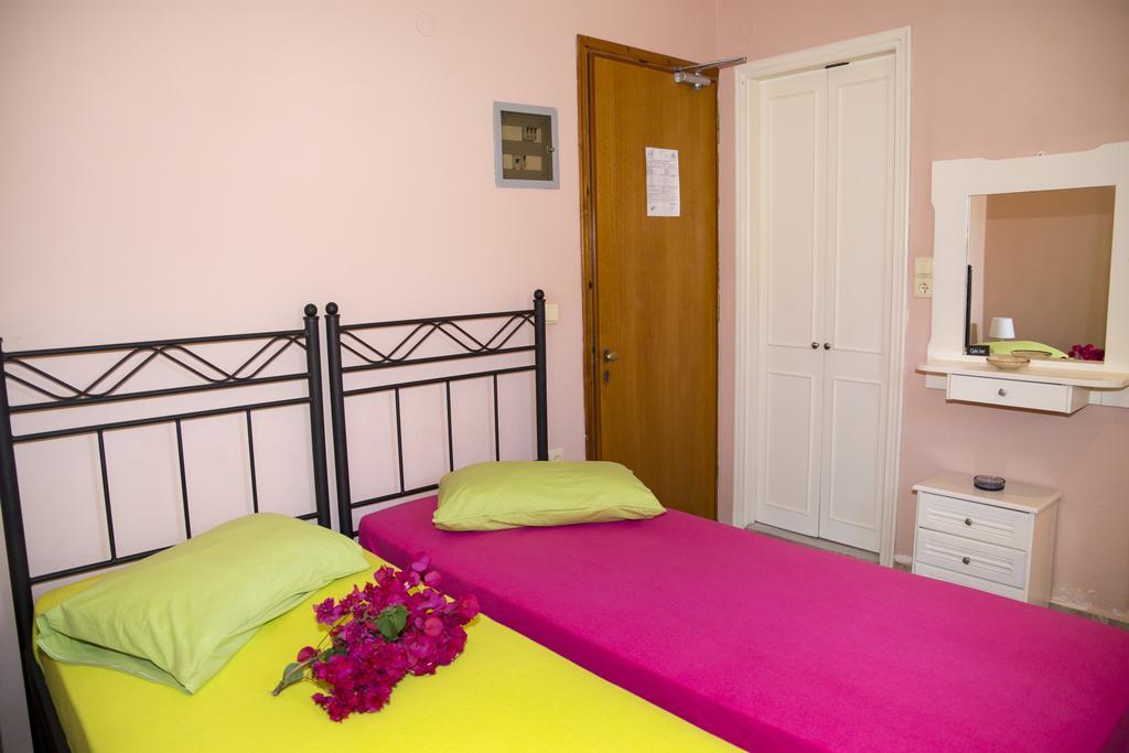 Готель Condillia II Spetses Town Екстер'єр фото