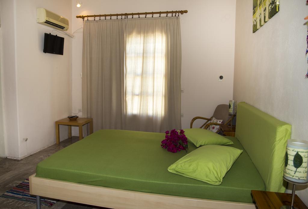 Готель Condillia II Spetses Town Екстер'єр фото