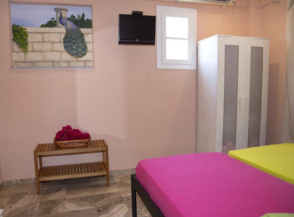 Готель Condillia II Spetses Town Екстер'єр фото