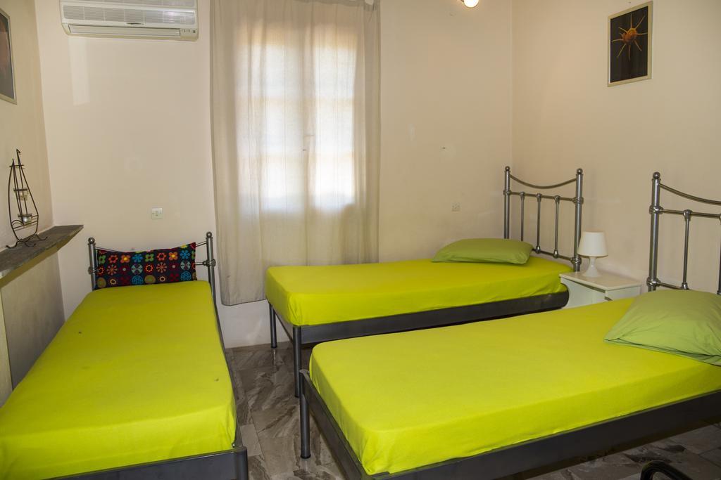 Готель Condillia II Spetses Town Екстер'єр фото