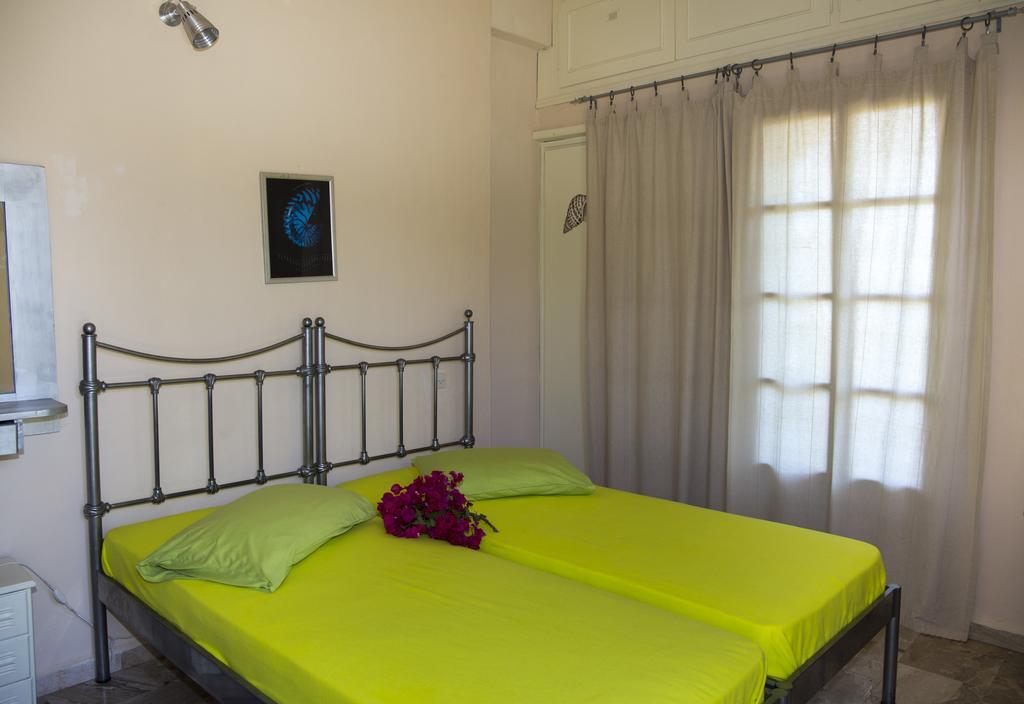 Готель Condillia II Spetses Town Екстер'єр фото